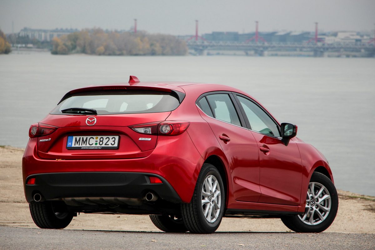 MAZDA 3