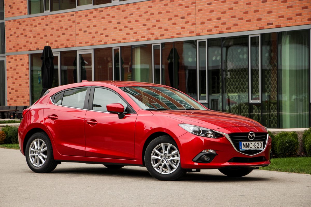 MAZDA 3