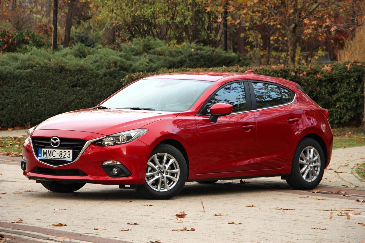 MAZDA 3