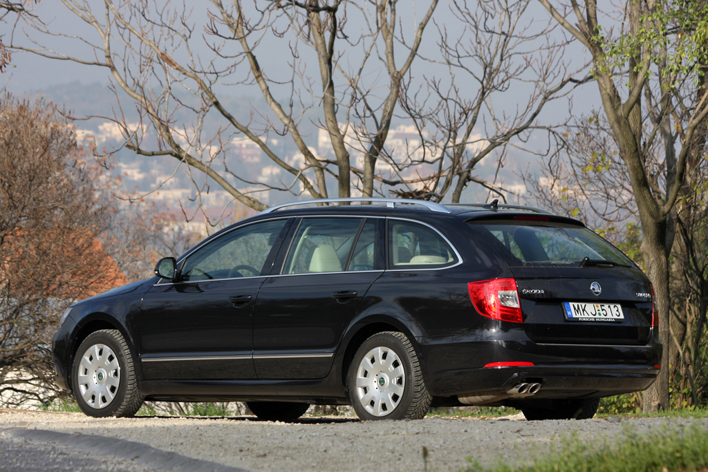 SKODA SUPERB