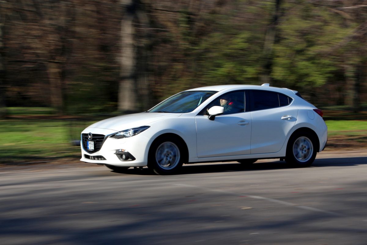 MAZDA 3
