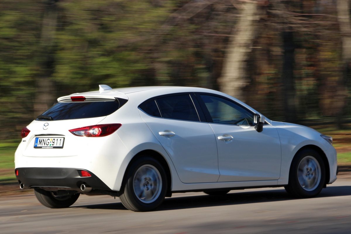 MAZDA 3