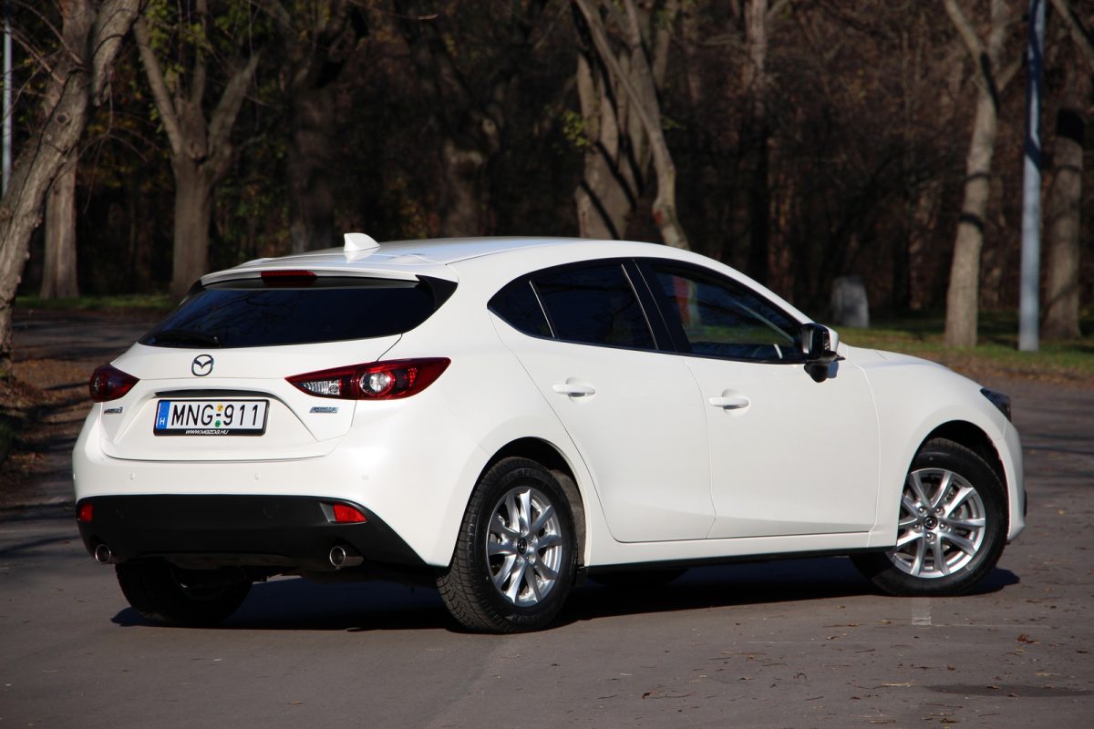 MAZDA 3