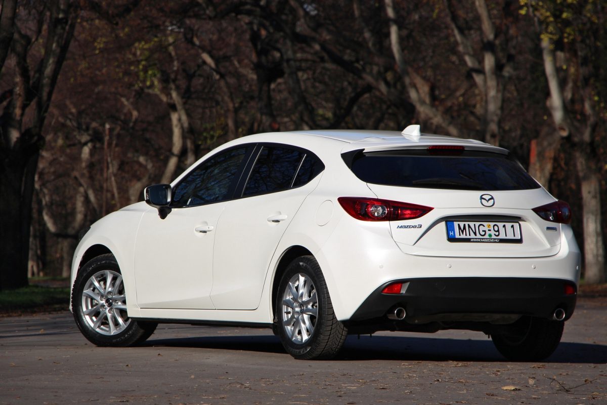 MAZDA 3