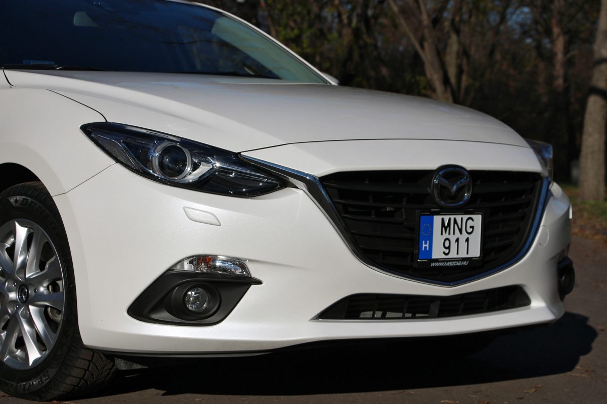 MAZDA 3