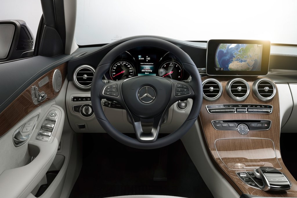 MERCEDES-BENZ C-OSZTÁLY