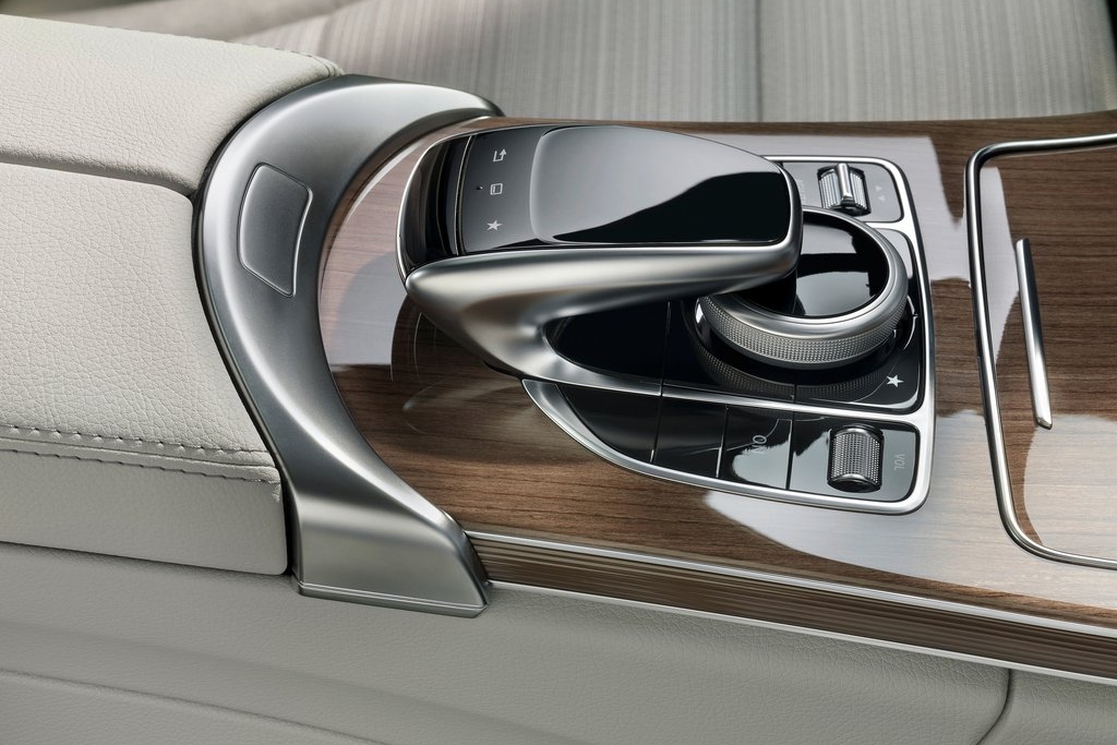 MERCEDES-BENZ C-OSZTÁLY