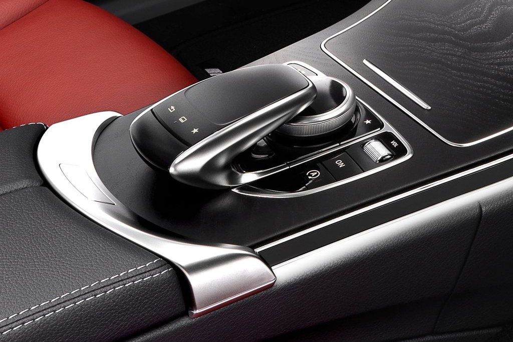 MERCEDES-BENZ C-OSZTÁLY