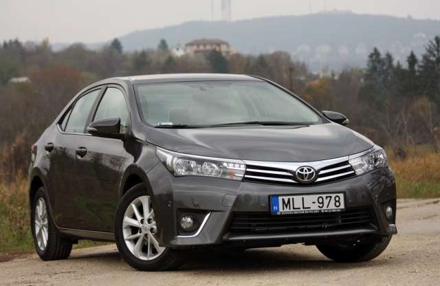 Jaj, szegény Avensis! Toyota Corolla teszt