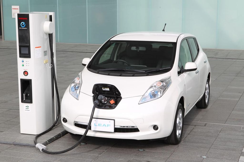 NISSAN LEAF