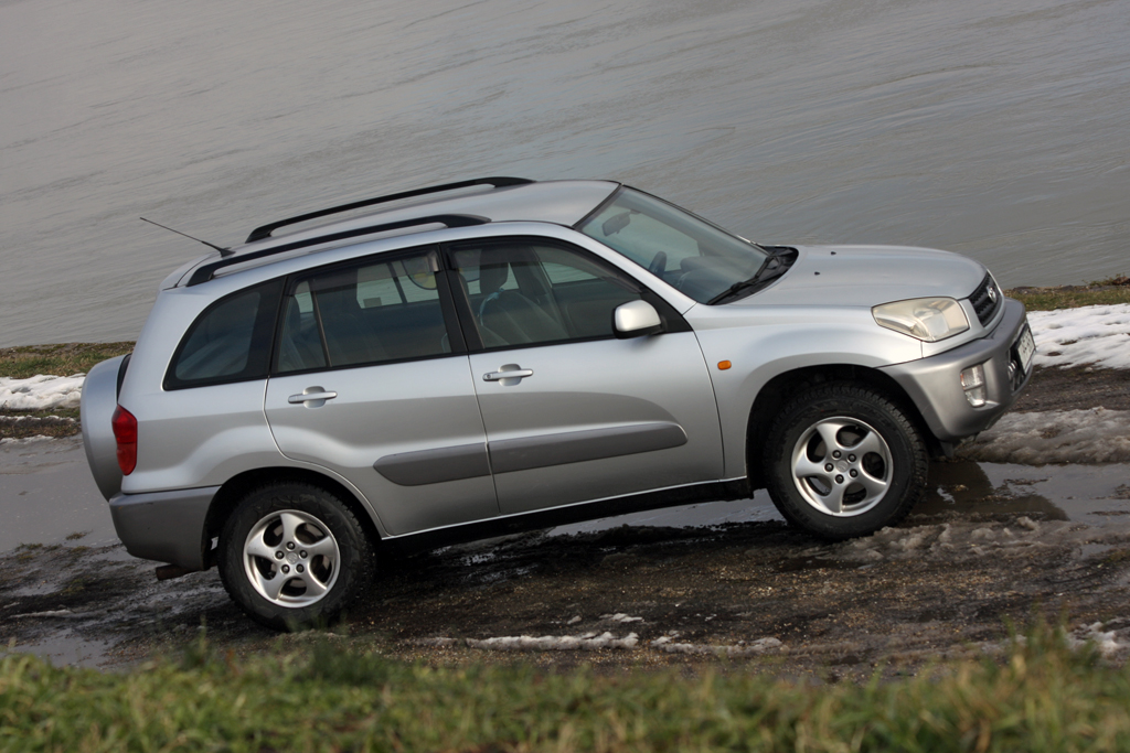 TOYOTA RAV 4