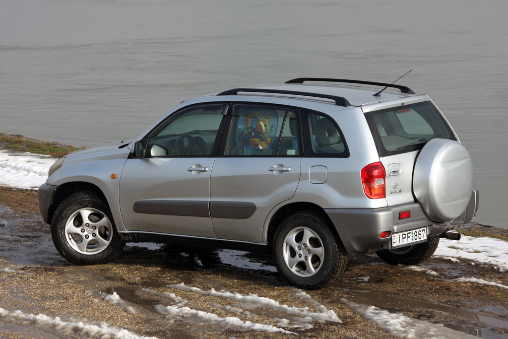 TOYOTA RAV 4