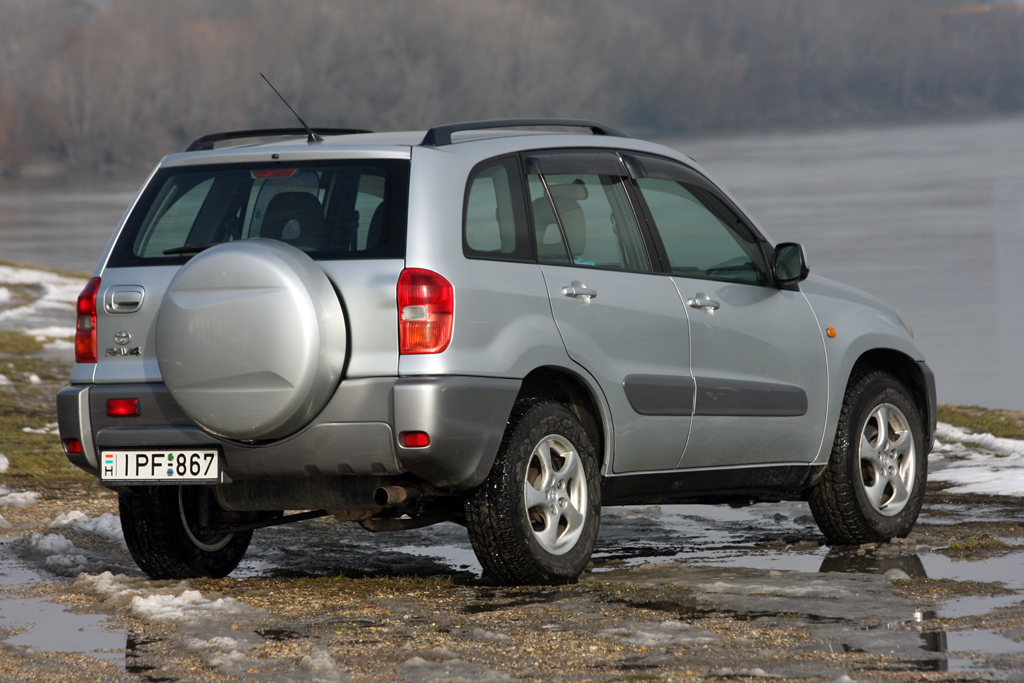 TOYOTA RAV 4