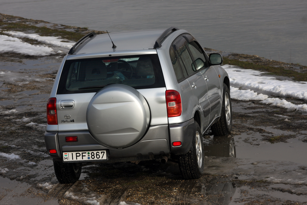 TOYOTA RAV 4