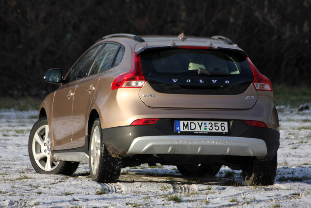 VOLVO V40