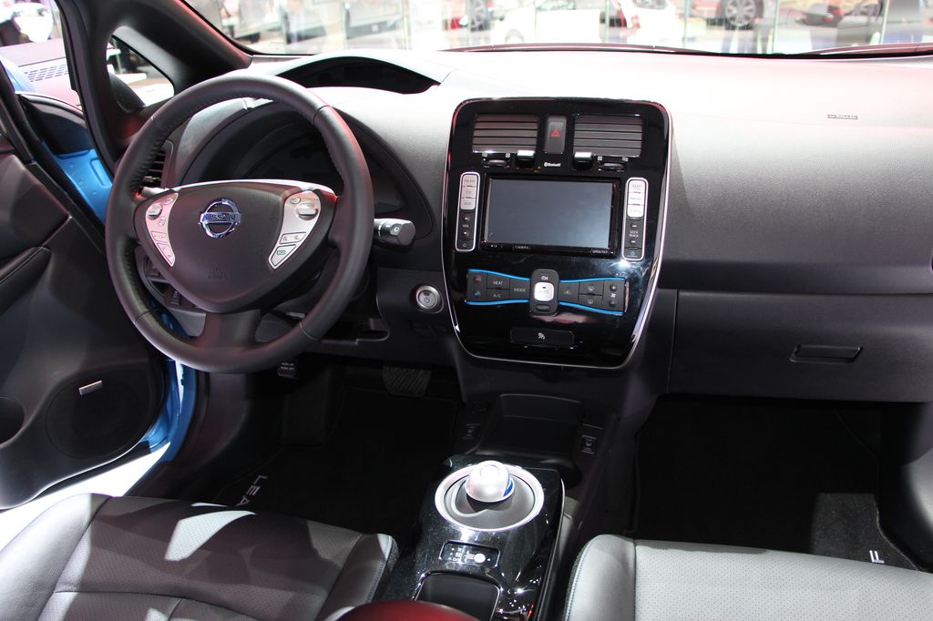 NISSAN LEAF