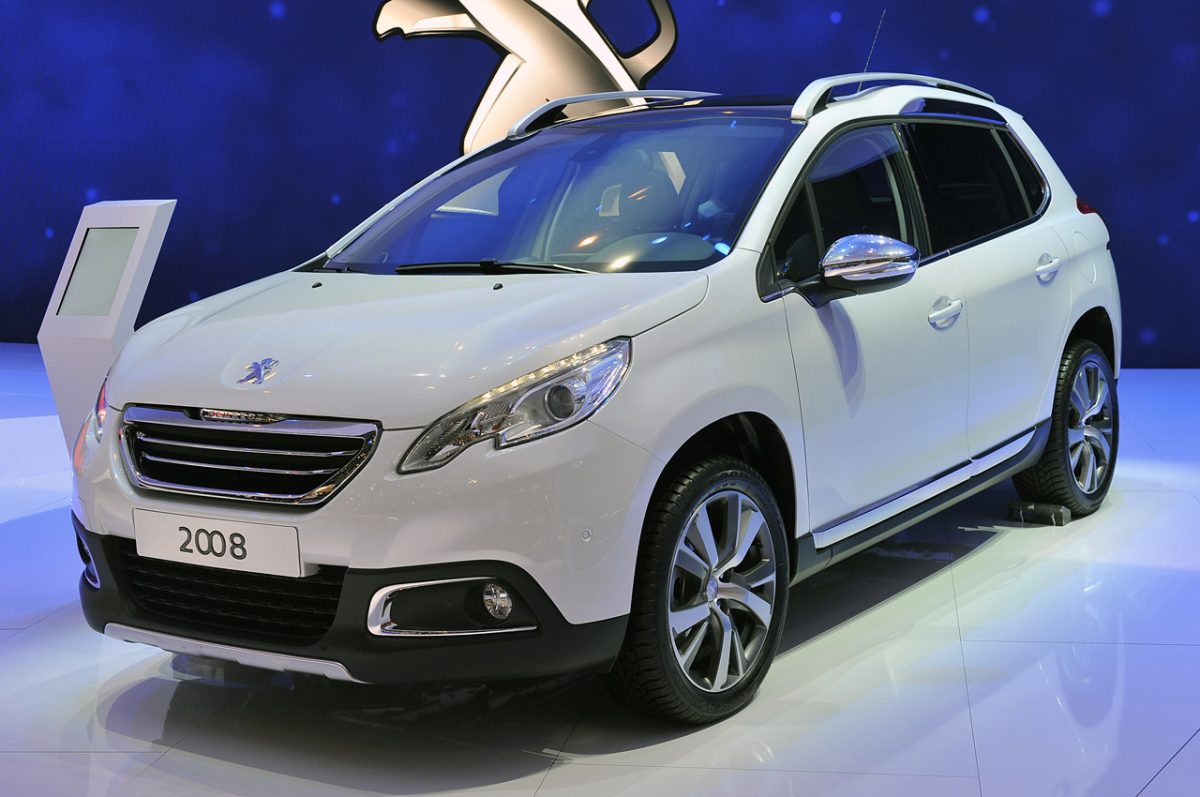 PEUGEOT 208