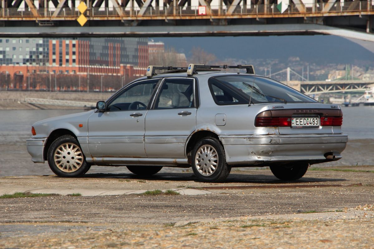 MITSUBISHI GALANT