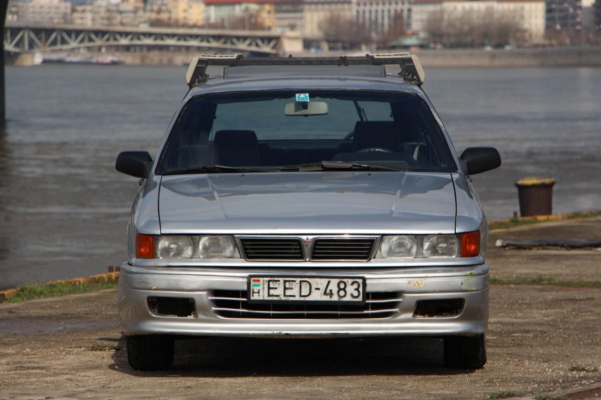 MITSUBISHI GALANT