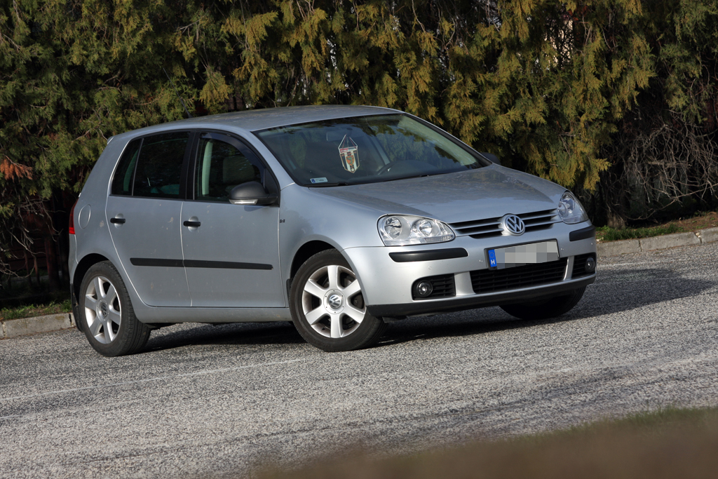 VOLKSWAGEN GOLF V