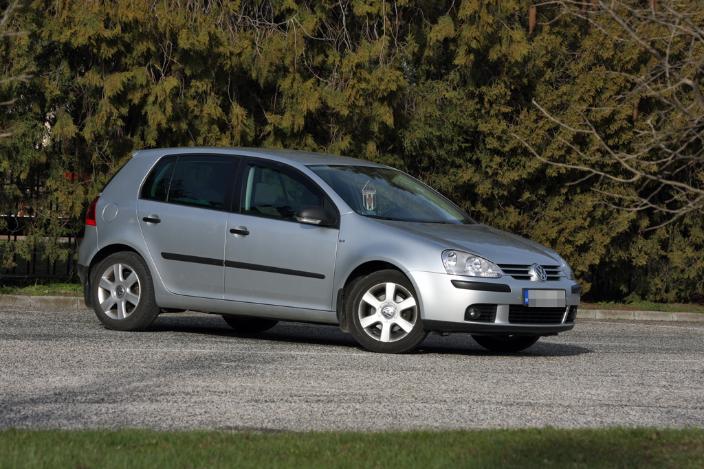 VOLKSWAGEN GOLF V