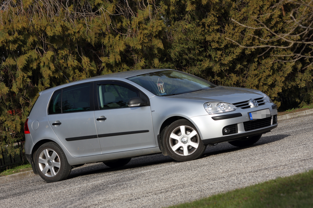 VOLKSWAGEN GOLF V