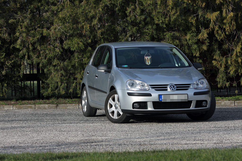 VOLKSWAGEN GOLF V
