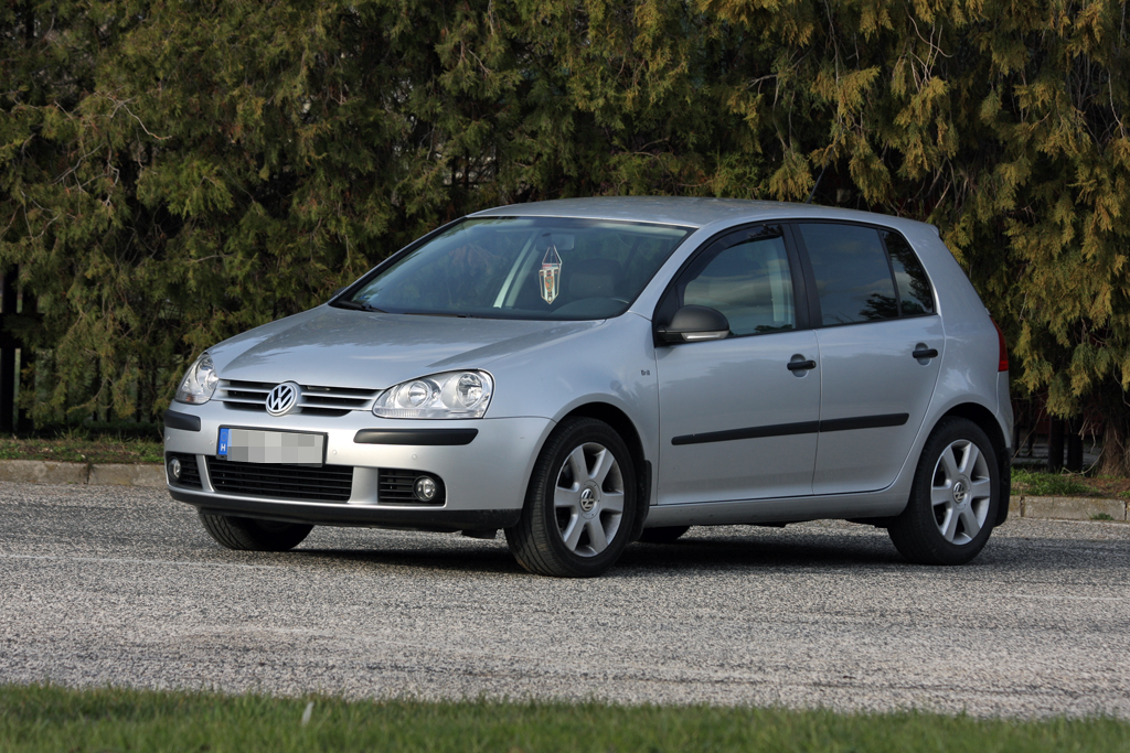 VOLKSWAGEN GOLF V