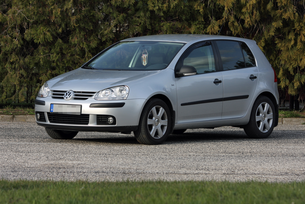 VOLKSWAGEN GOLF V