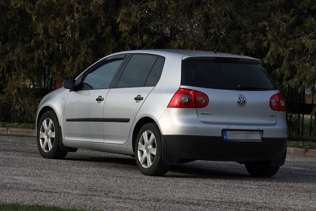 VOLKSWAGEN GOLF V