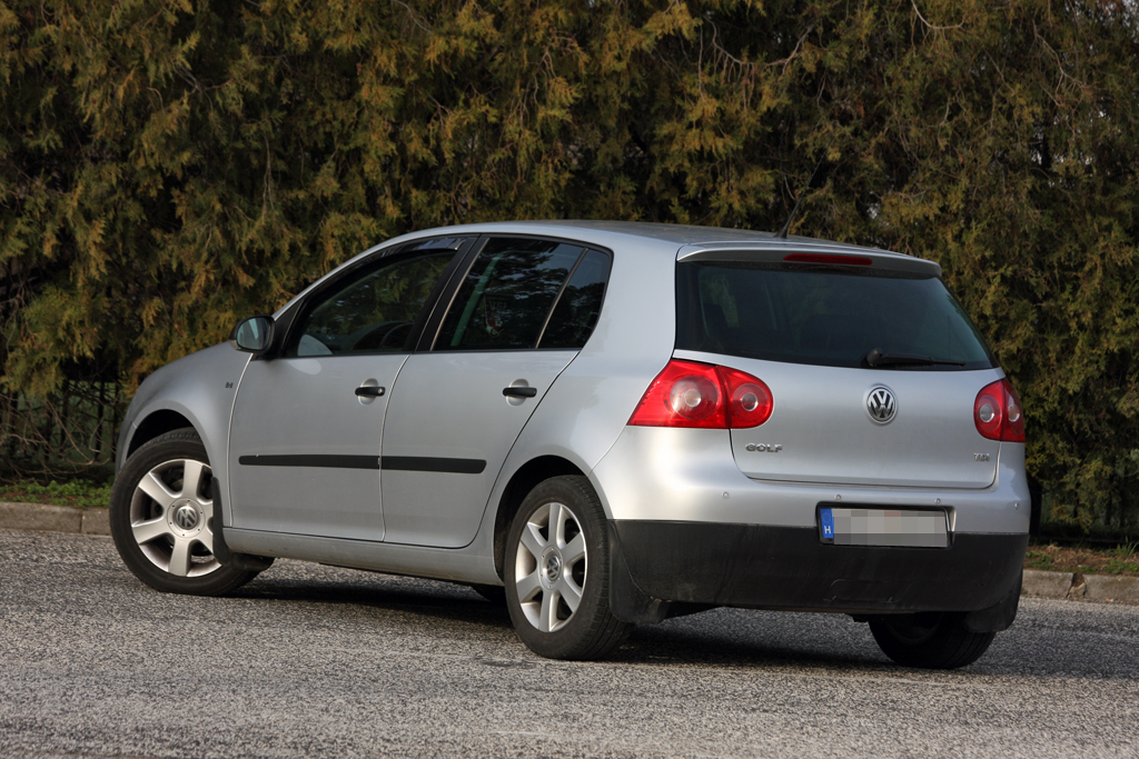 VOLKSWAGEN GOLF V