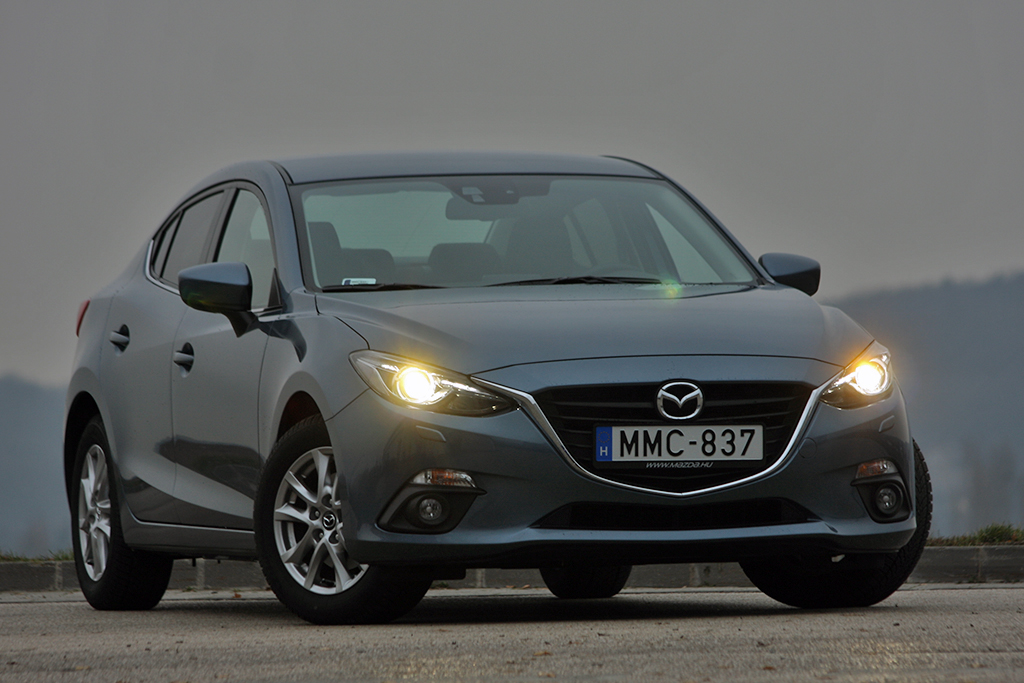 MAZDA 3