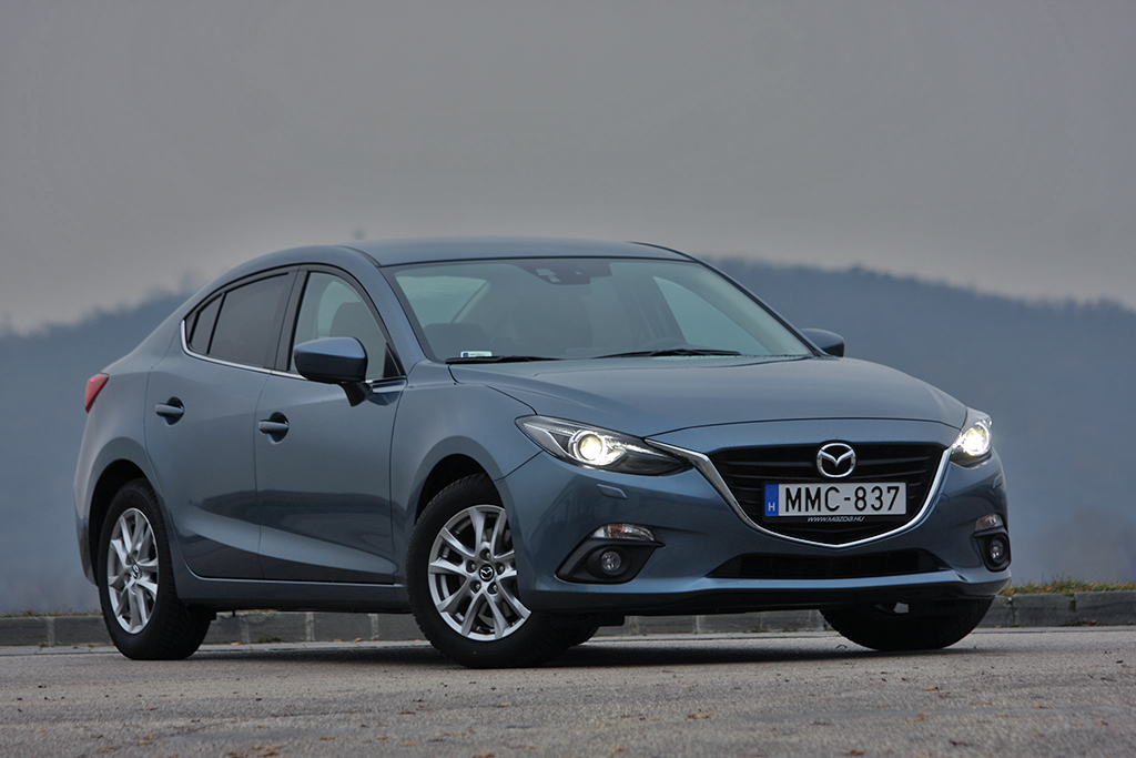 MAZDA 3