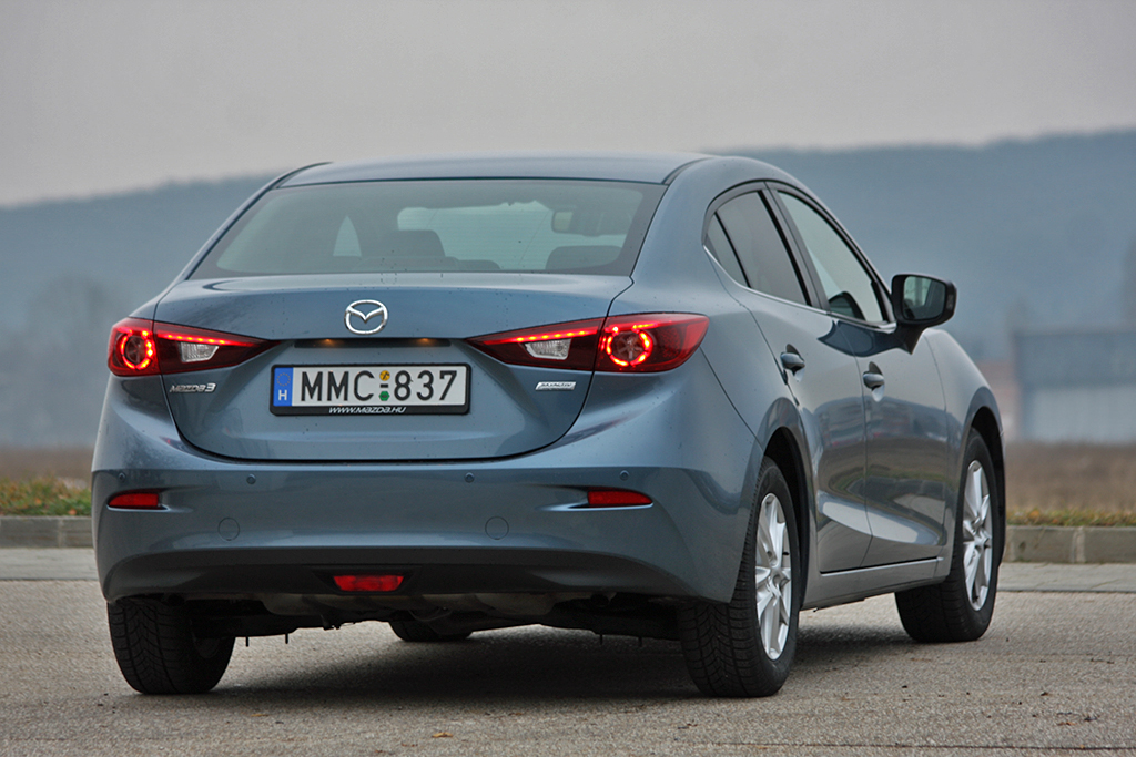 MAZDA 3