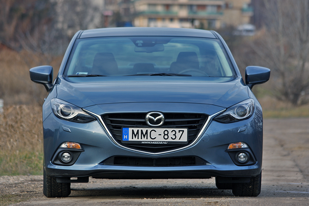 MAZDA 3