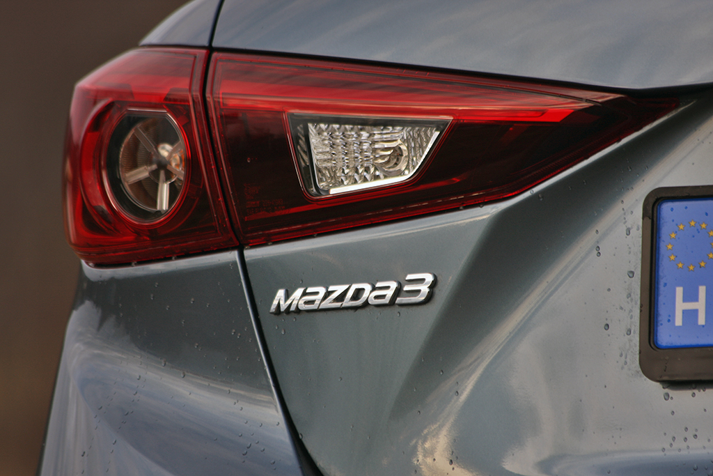 MAZDA 3