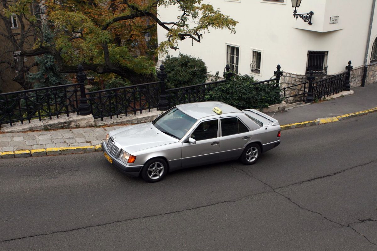 MERCEDES-BENZ W 124
