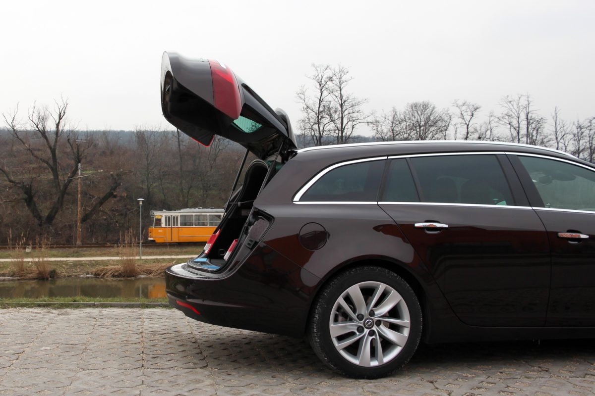 OPEL INSIGNIA