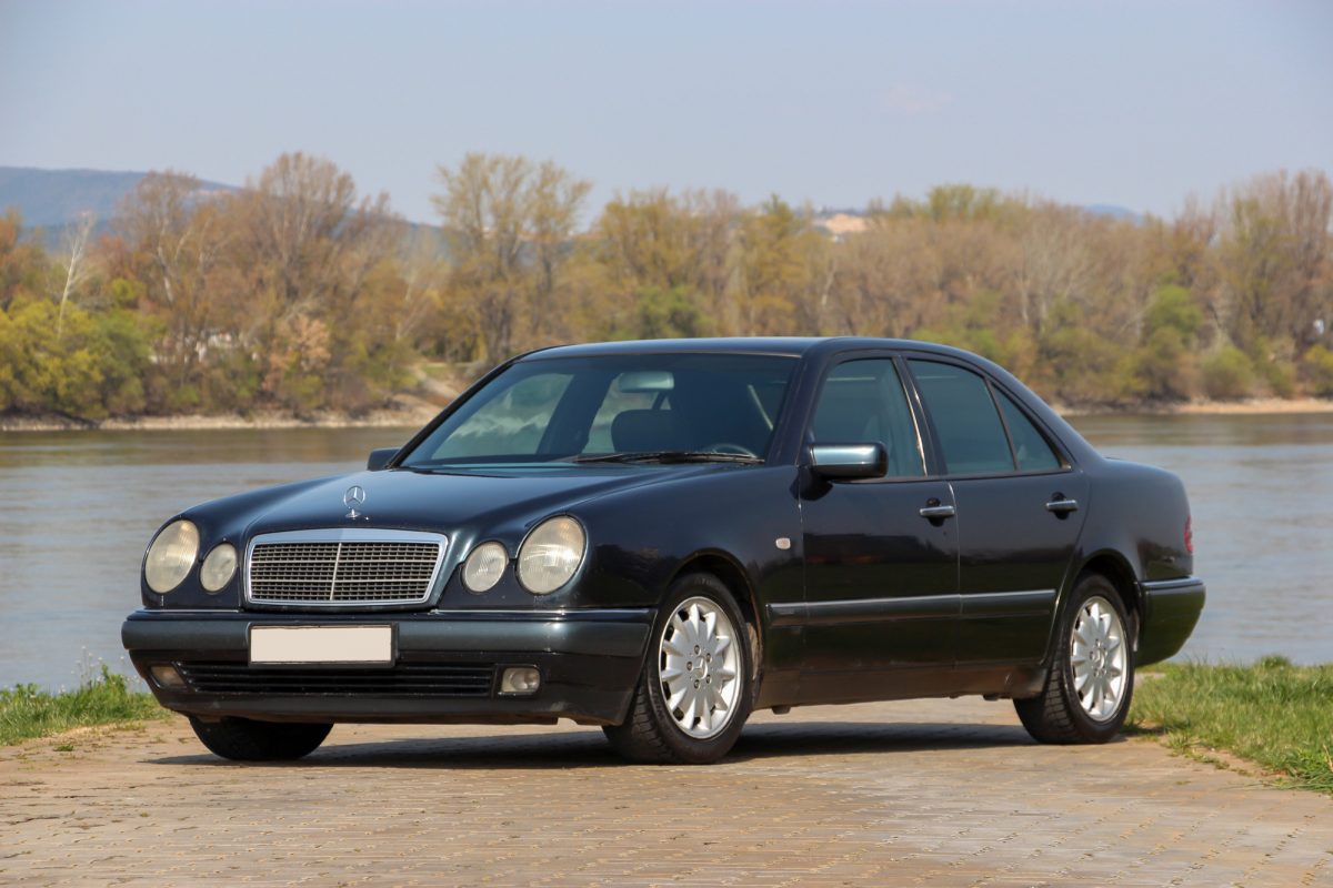 MERCEDES-BENZ E 220