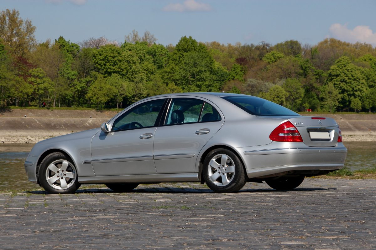MERCEDES-BENZ E 270