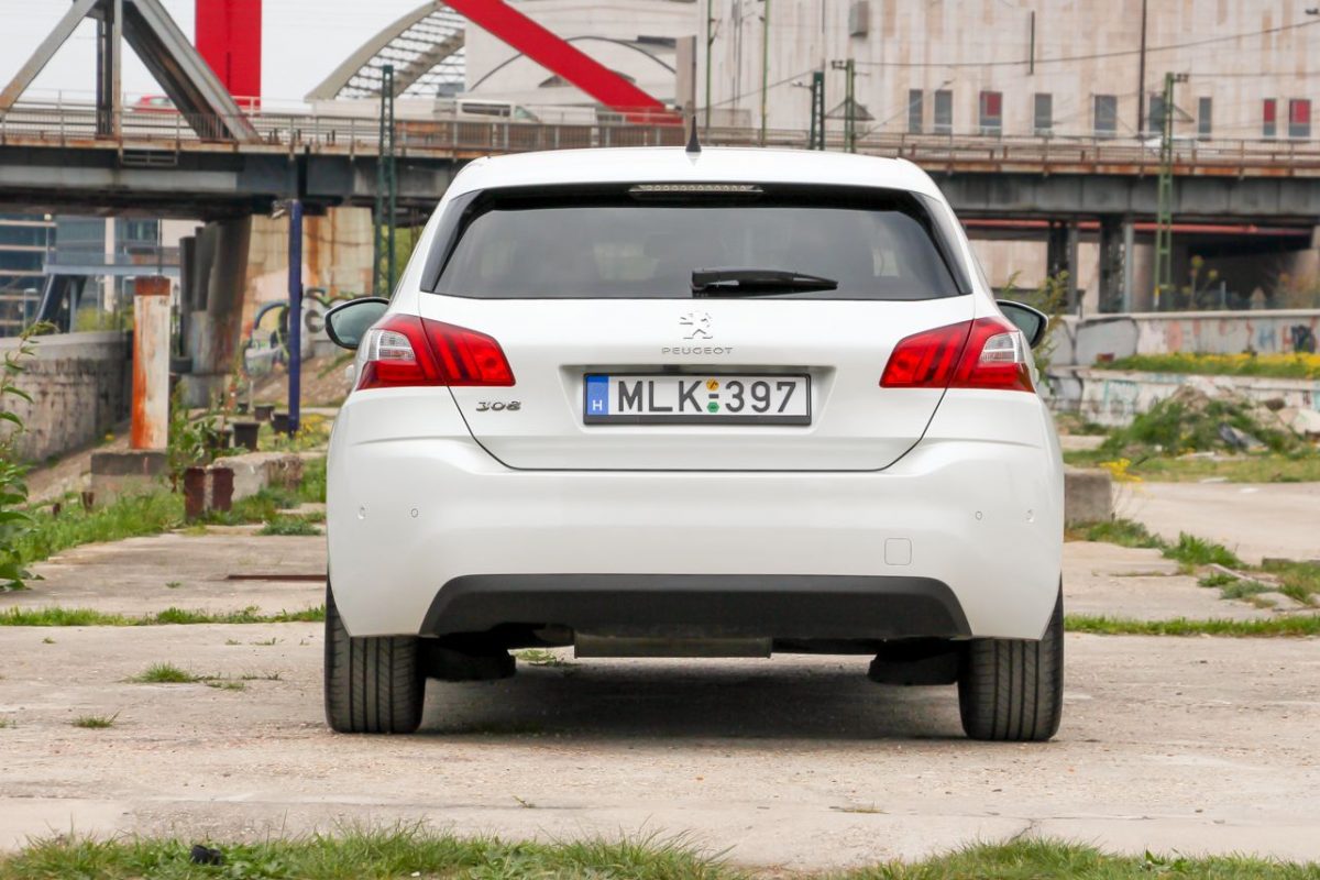 PEUGEOT 308