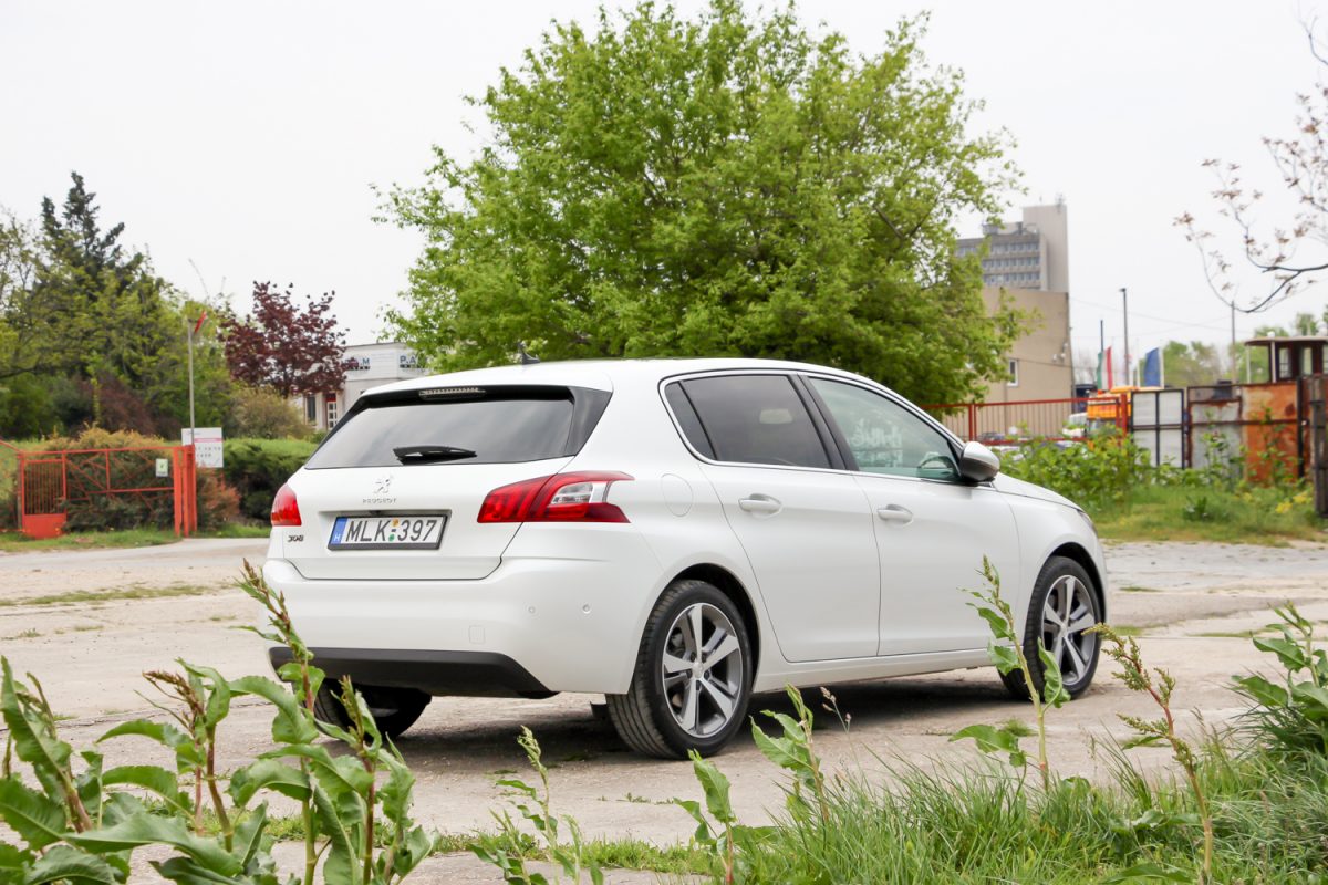 PEUGEOT 308