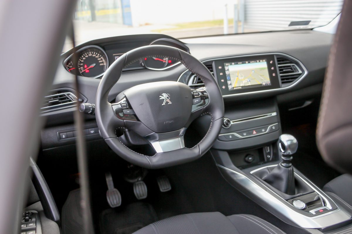 PEUGEOT 308