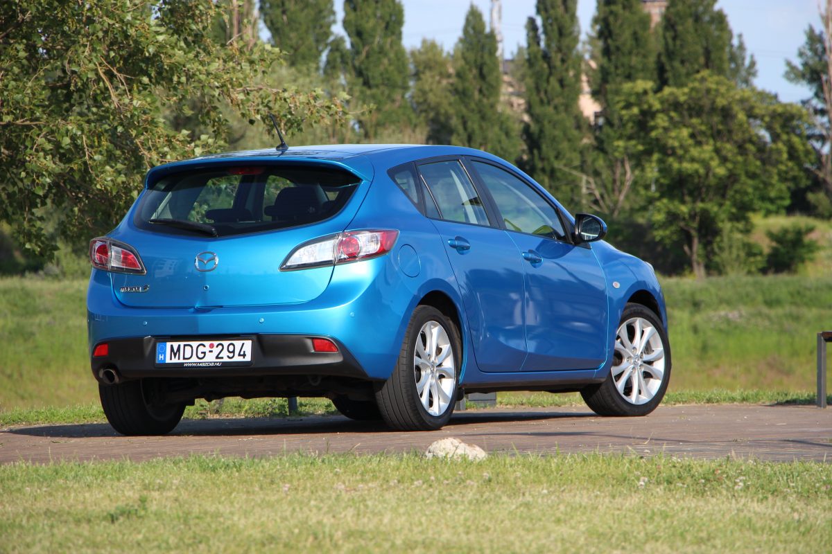 MAZDA 3