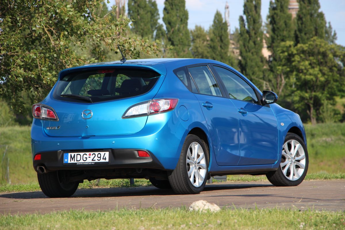 MAZDA 3