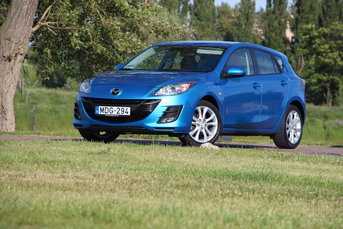 MAZDA 3