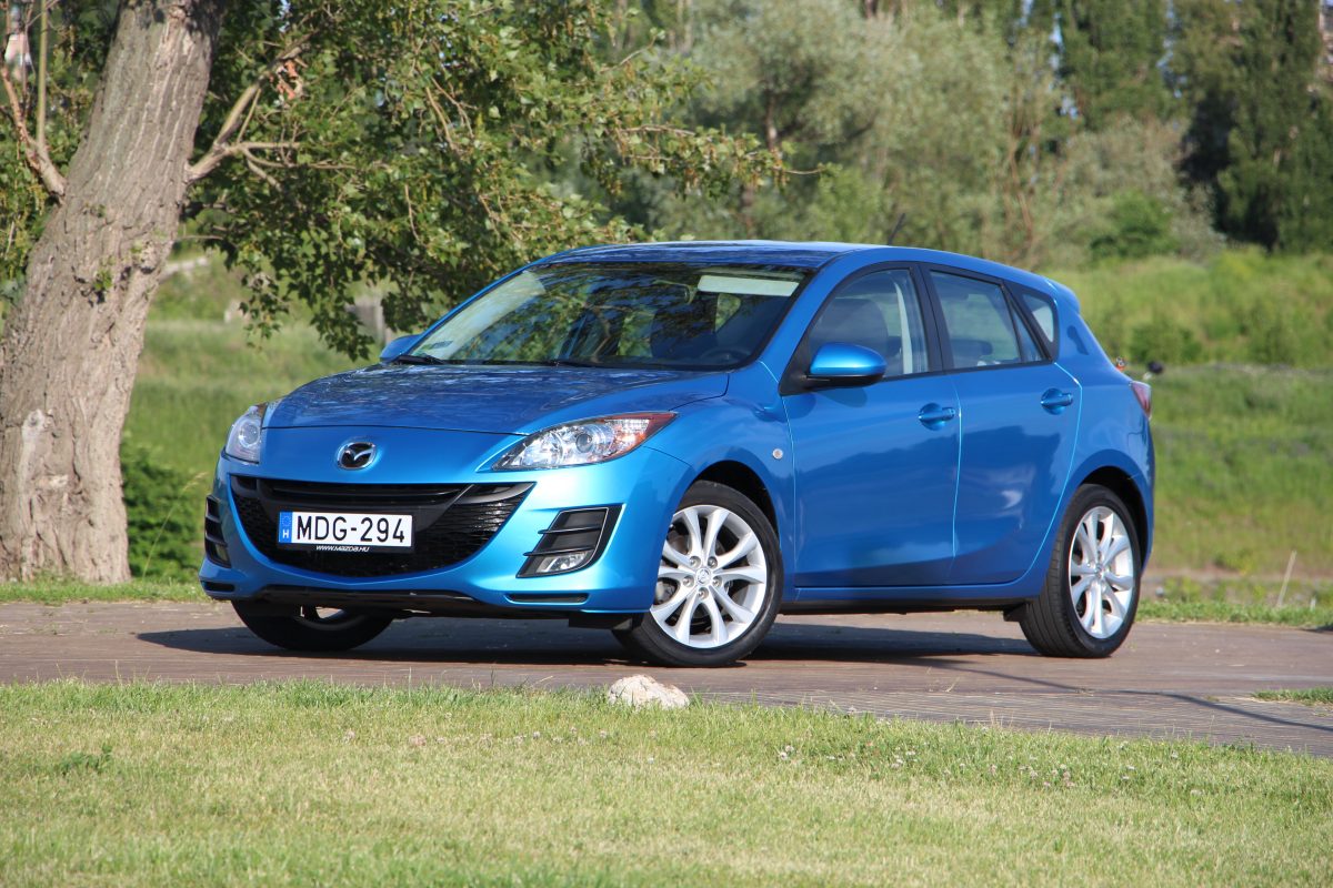 MAZDA 3