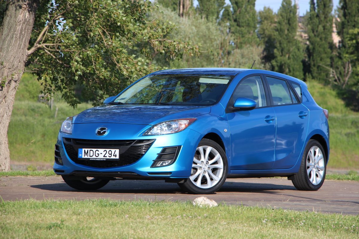 MAZDA 3