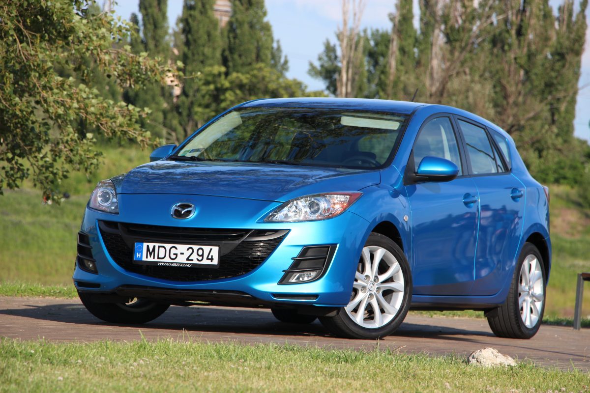MAZDA 3