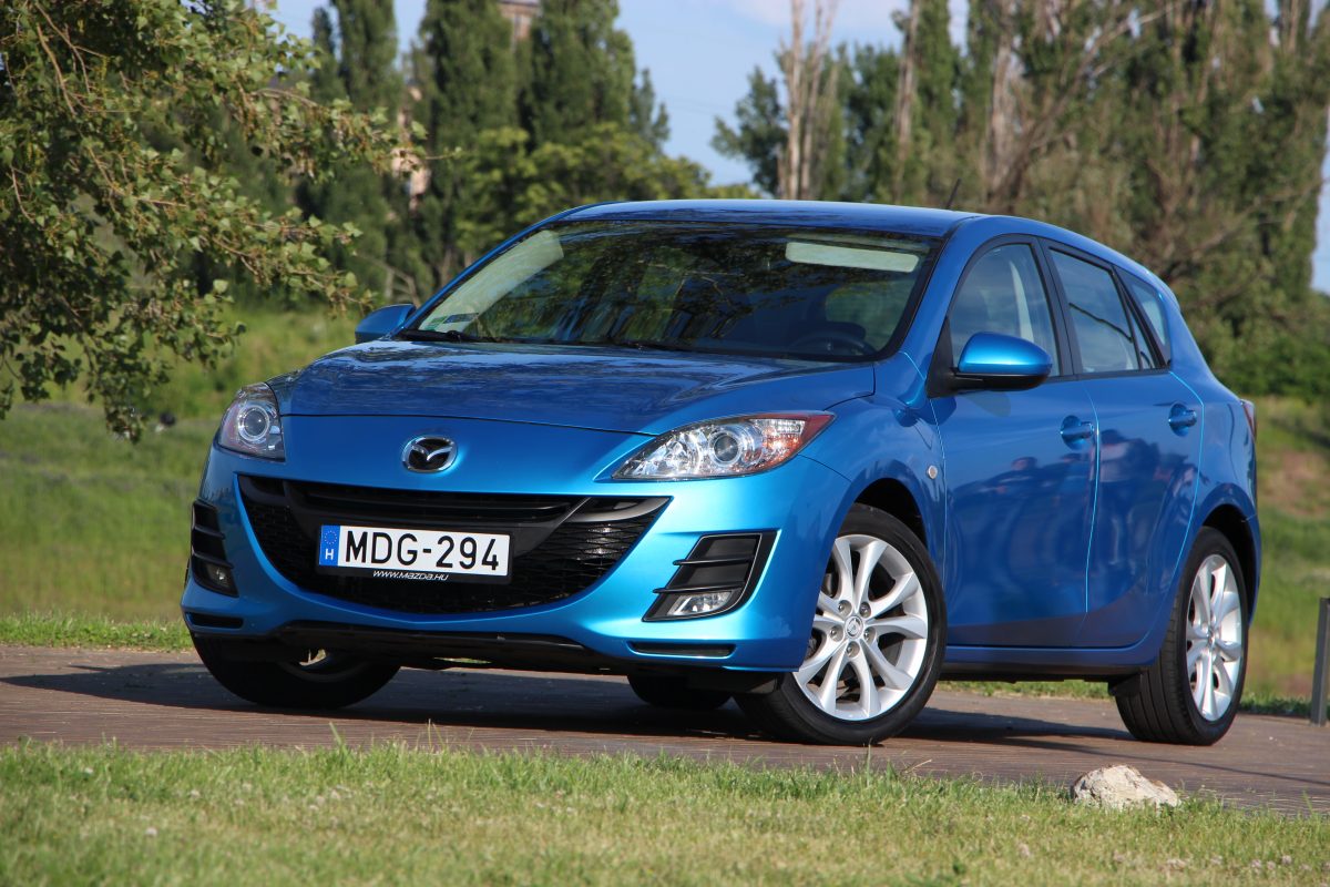 MAZDA 3
